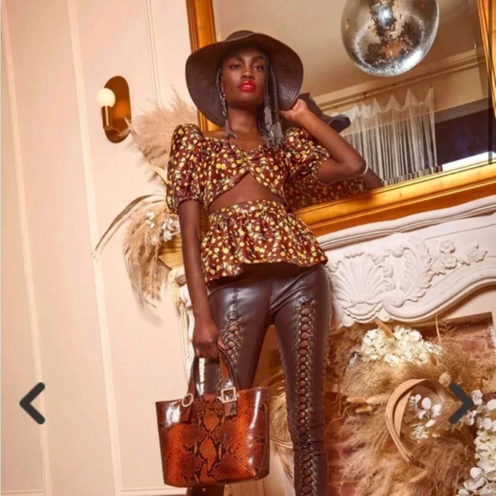 NWT AUTUMN ADEIGBO Bridgette Puff Sleeve Cut-Out Top size 4